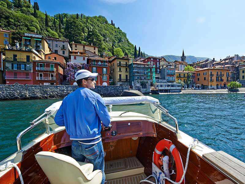 Discovering Lake Como small village: Varenna by foot and boat