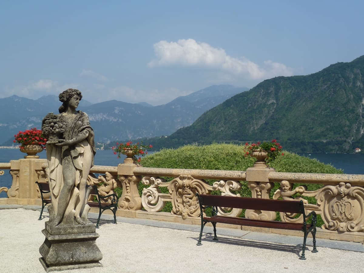 Movie frames private tour on Lake Como