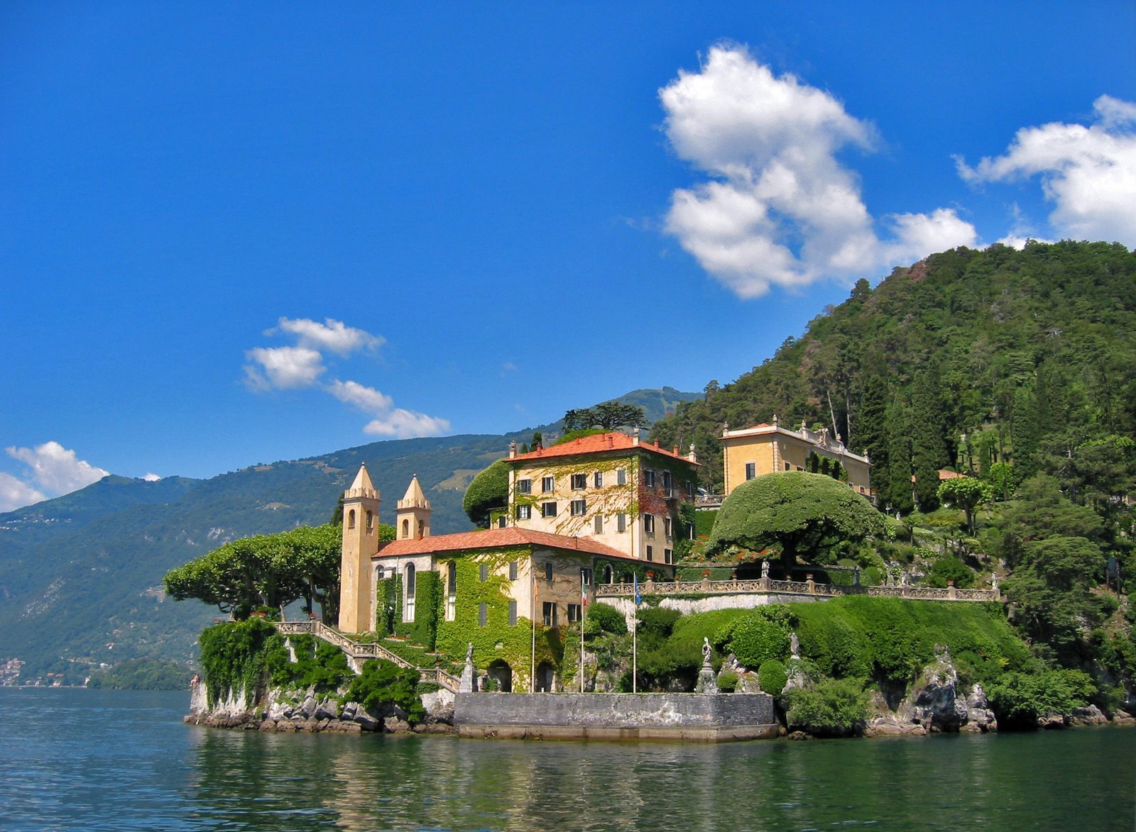 Movie frames private tour on Lake Como