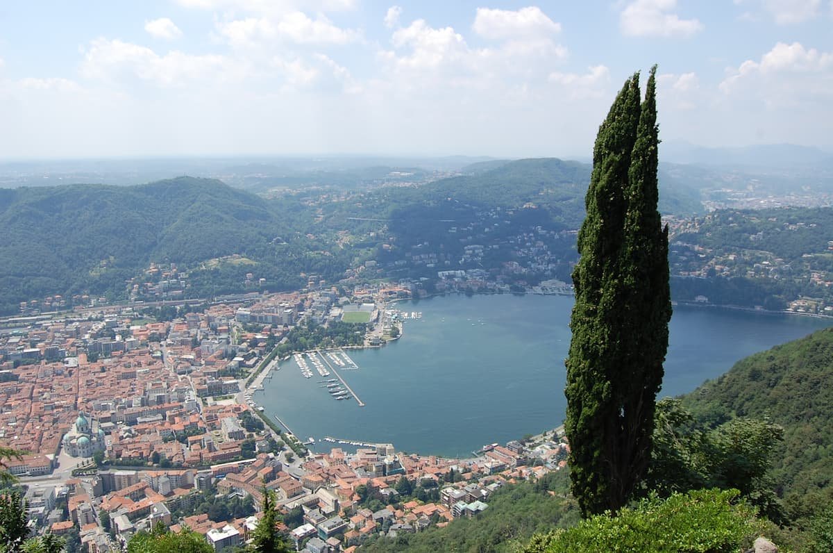 Discover Como and Brunate: a cableway trip and a wine tasting - from Bellagio
