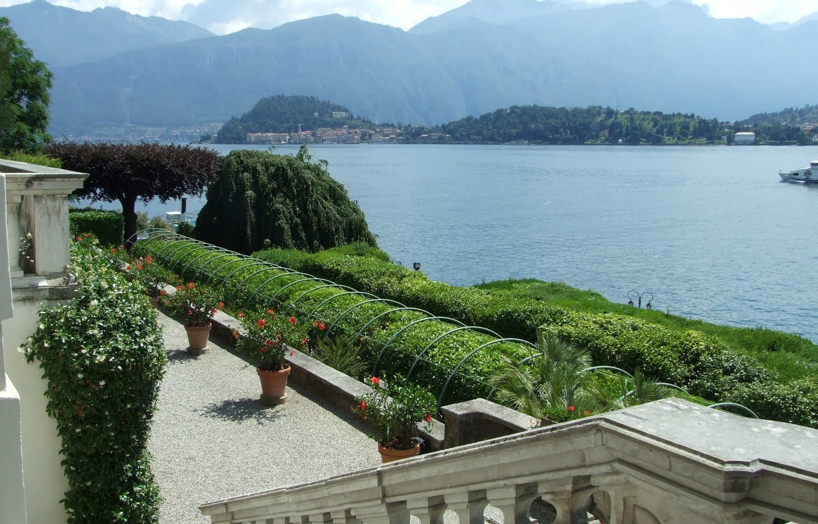 Villas and gardens between Tremezzo and Bellagio on Lake Como