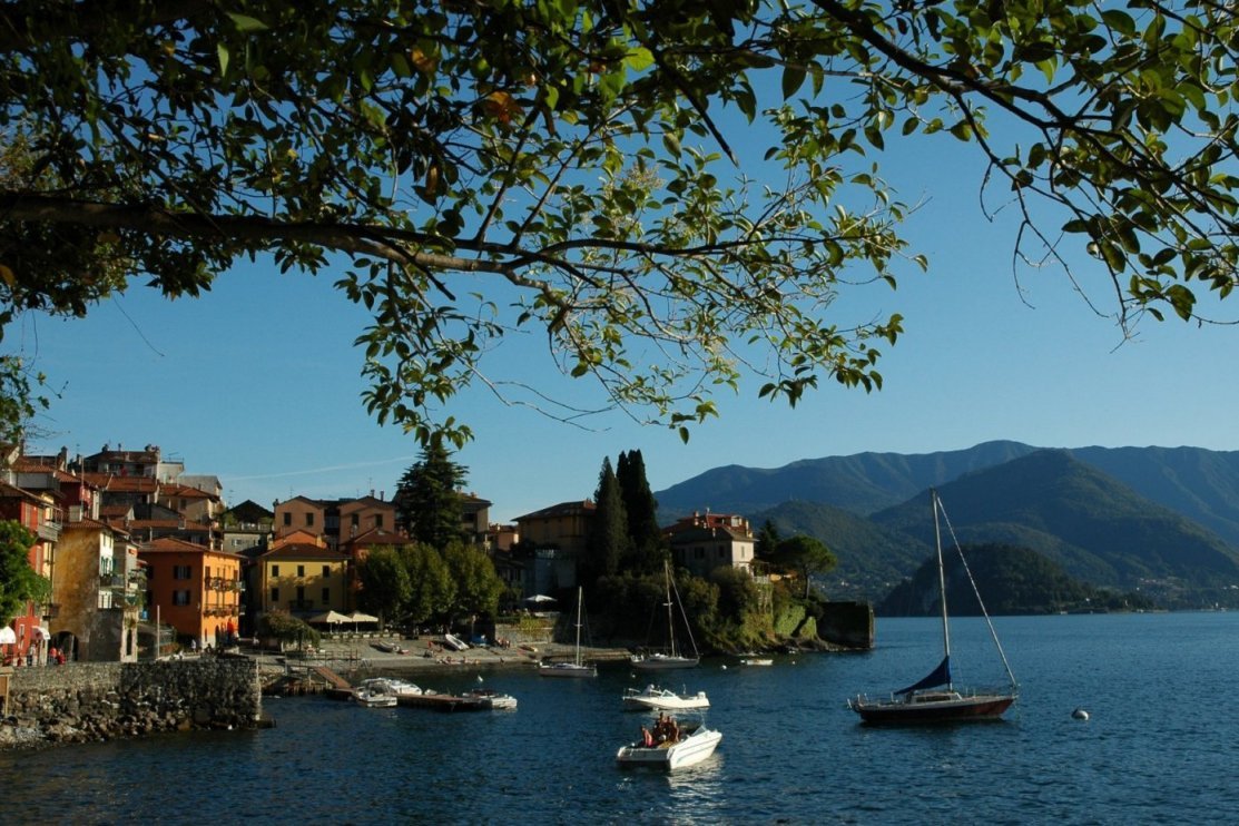 Gardens and parks between Bellagio and Varenna on Lake Como