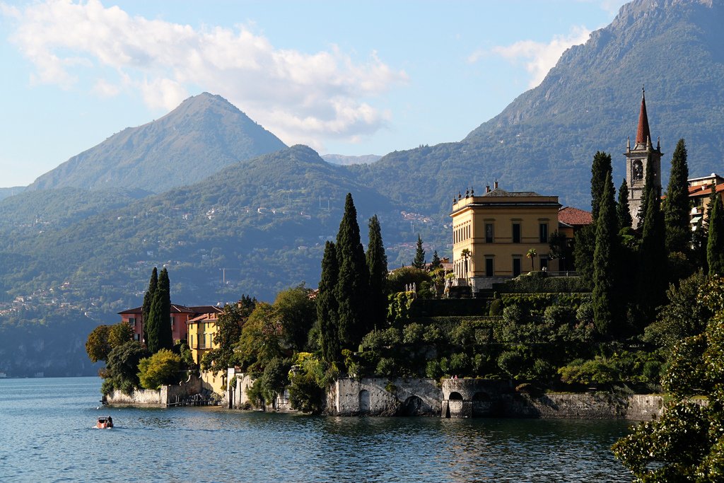 Gardens and parks between Bellagio and Varenna on Lake Como