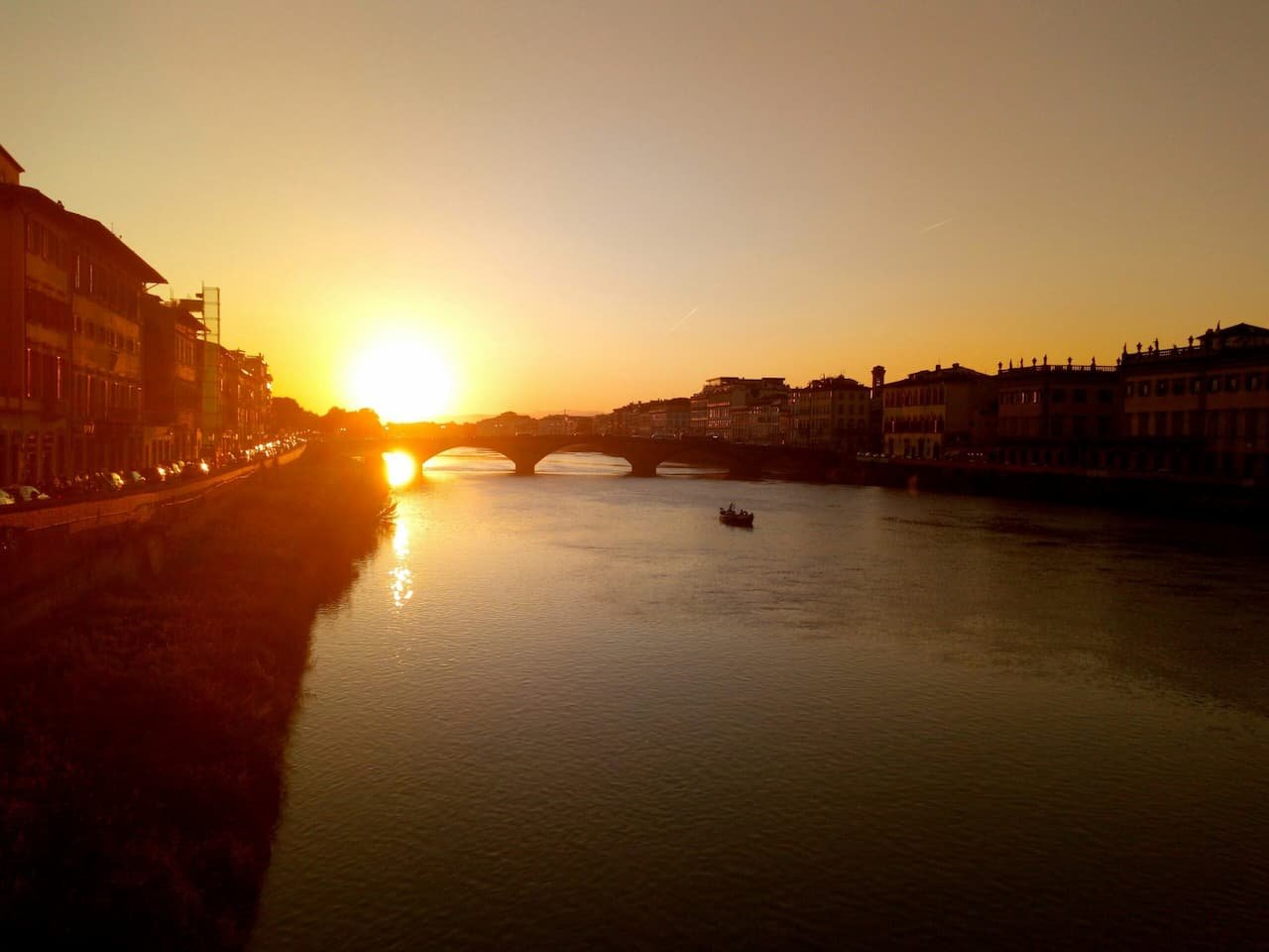 Charming Florence by Boat: Sunset Cruise with Aperitif