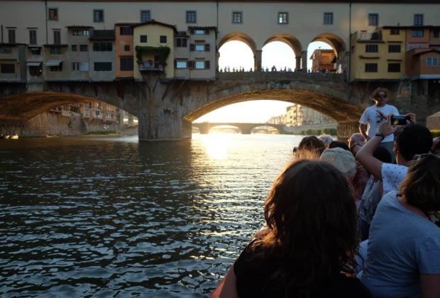 Charming Florence by Boat: Sunset Cruise with Aperitif