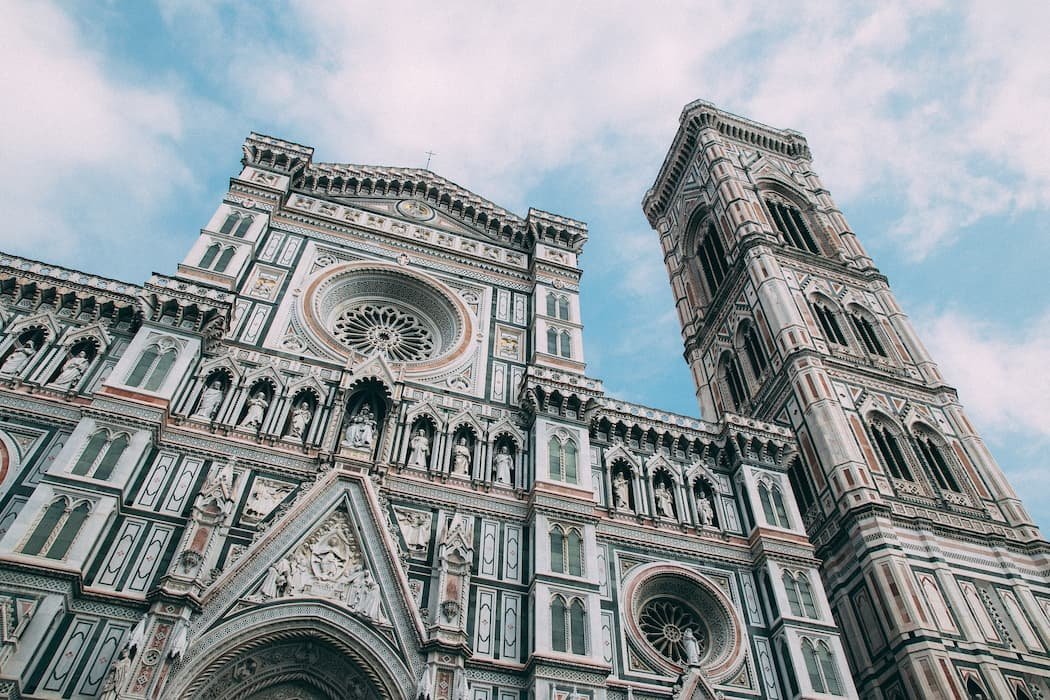 Renaissance tour in Florence: the preciousness of Medicis'marble