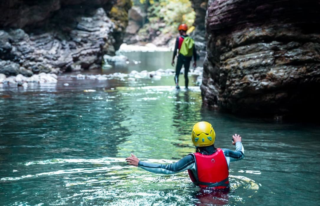 Wilderness in Tuscany: immersive river trekking