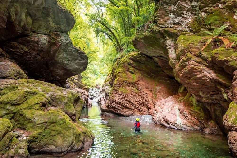 Wilderness in Tuscany: immersive river trekking