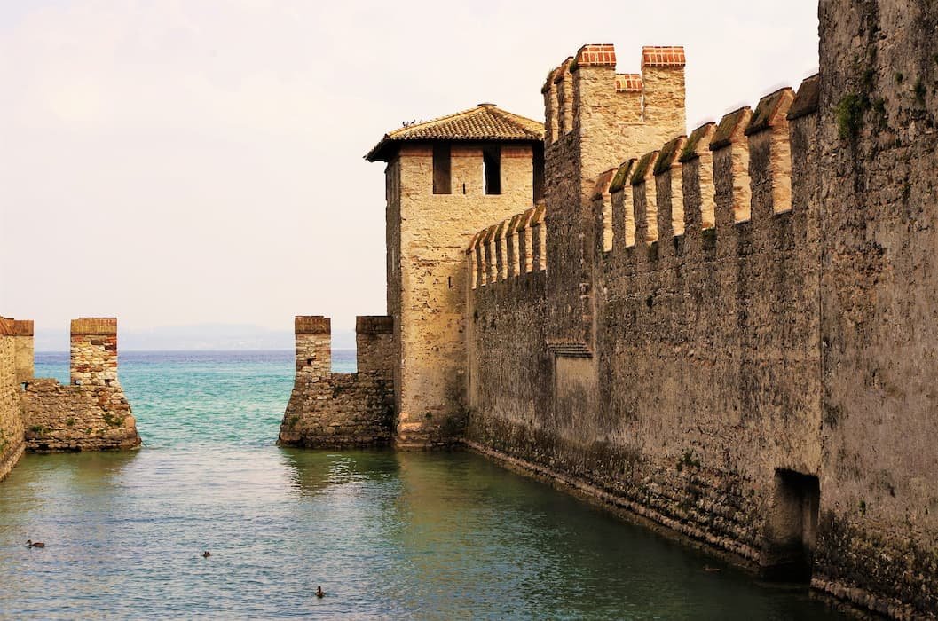 Visit Lake Garda: private boat and wine tasting in Sirmione