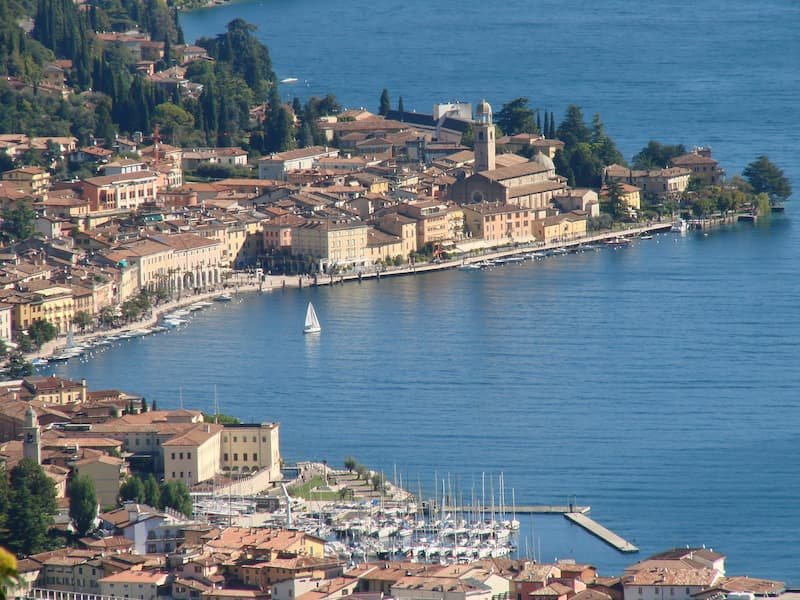 Discover Lake Garda: a private cruise and city-break in Salò