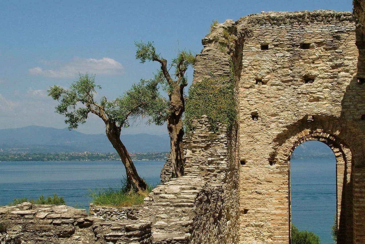 A Day in Sirmione: Art, Archaeology and Lakeside Beauty