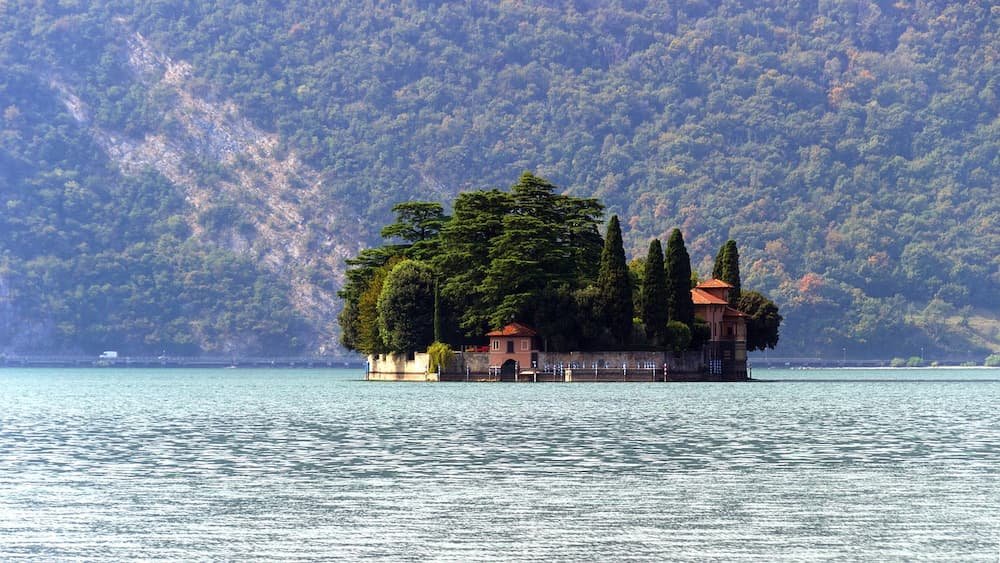 Lake Iseo by Private Boat: Villages, Montisola & Wine Tasting