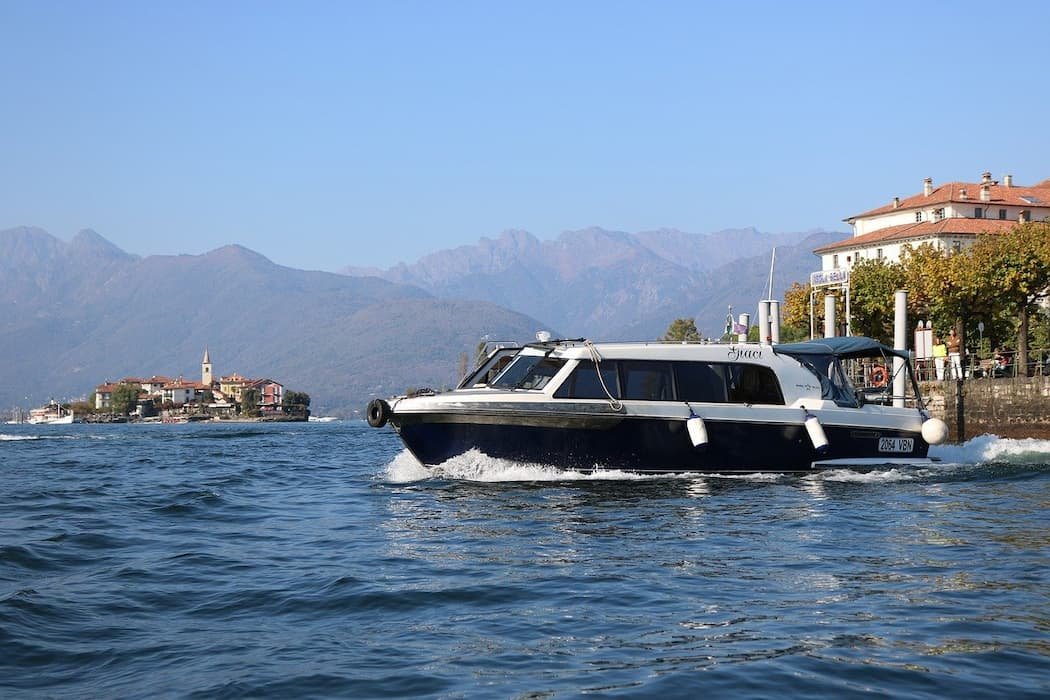 Lake Maggiore's Borromean gulf: a unique trip plunged into the beauty from Milan