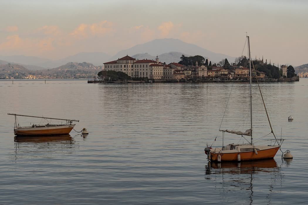 Discover Lake Maggiore: Borromean Islands private tour from Como