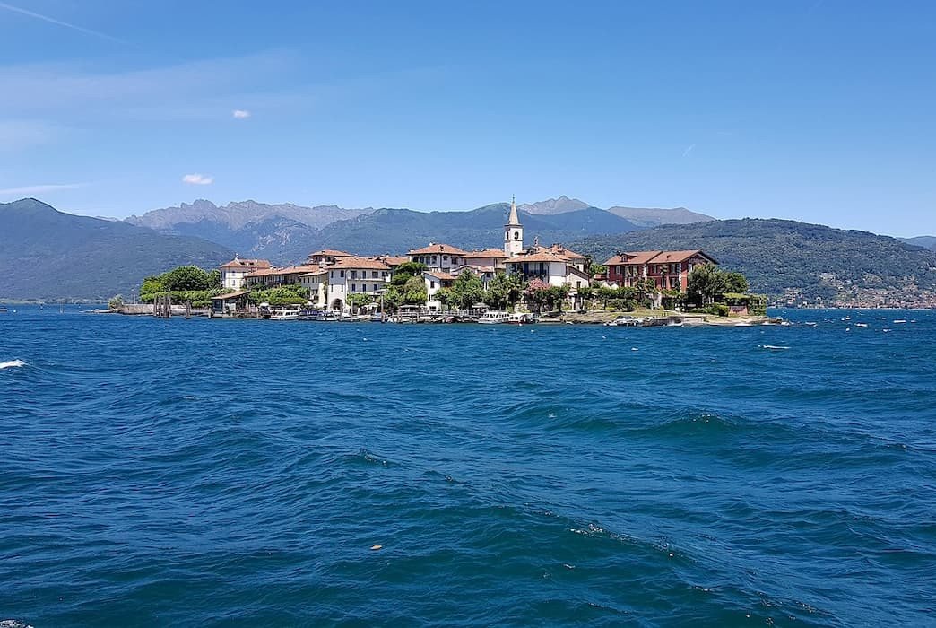 Discover Lake Maggiore: Borromean Islands private tour from Milan
