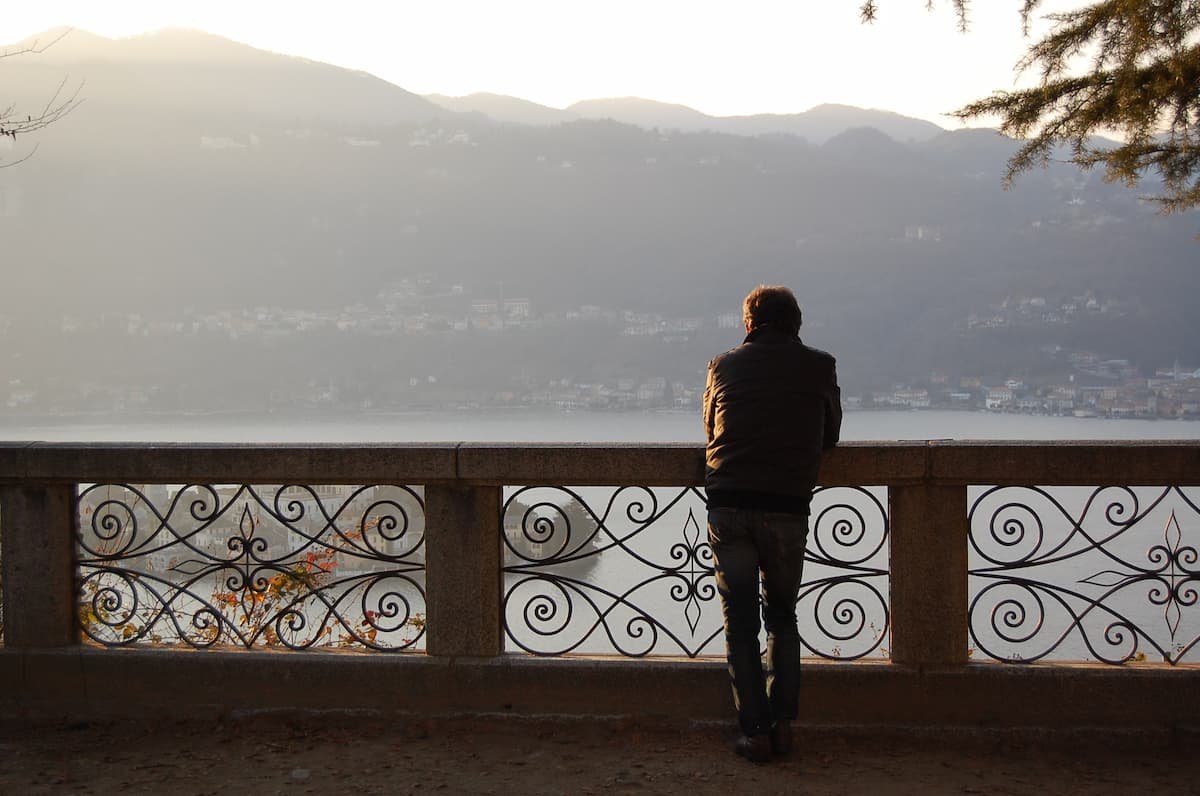 Orta between its lake and its holy mount