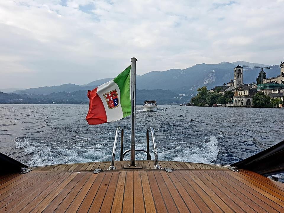 Orta between its lake and its holy mount
