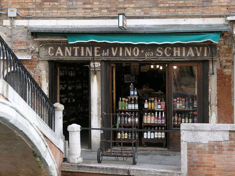 Bacari and cicchetti: a culinary journey in Venice
