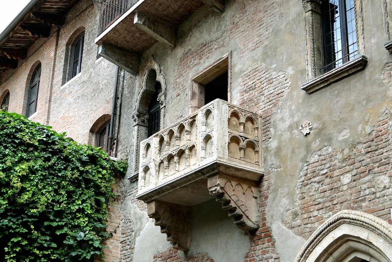 Verona: private city tour of art, history, and wine