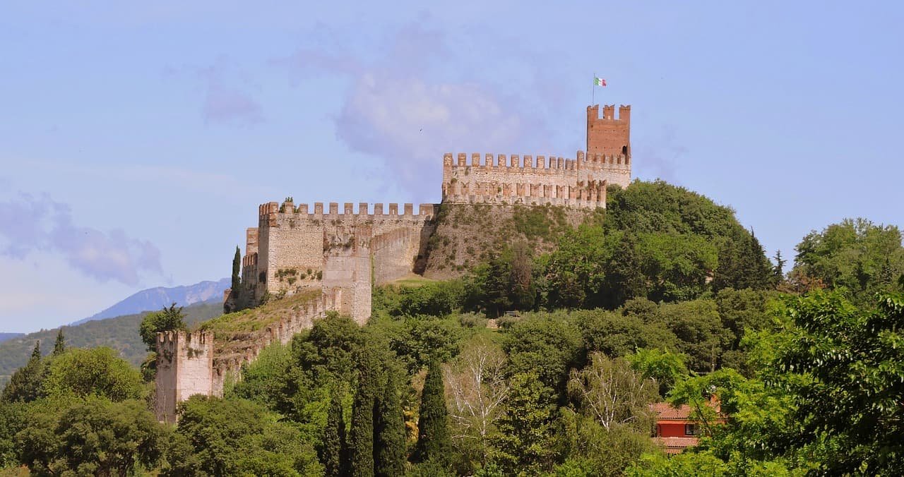 Soave: medieval charm and wine experience near Verona